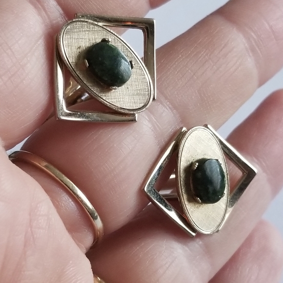 Vintage cufflinks by Dante pale gold tone metal green stone cabochons - Picture 5 of 14